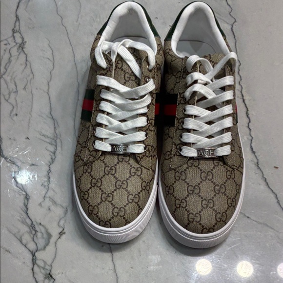 Men's Stylish Tan Sneakers with Iconic Logo - Picture 1 of 3
